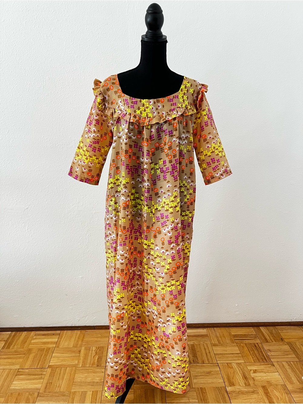 McInerny Hawaiian Lightweight Mumu Dress Psychedelic Floral Vintage Retro 60s 10